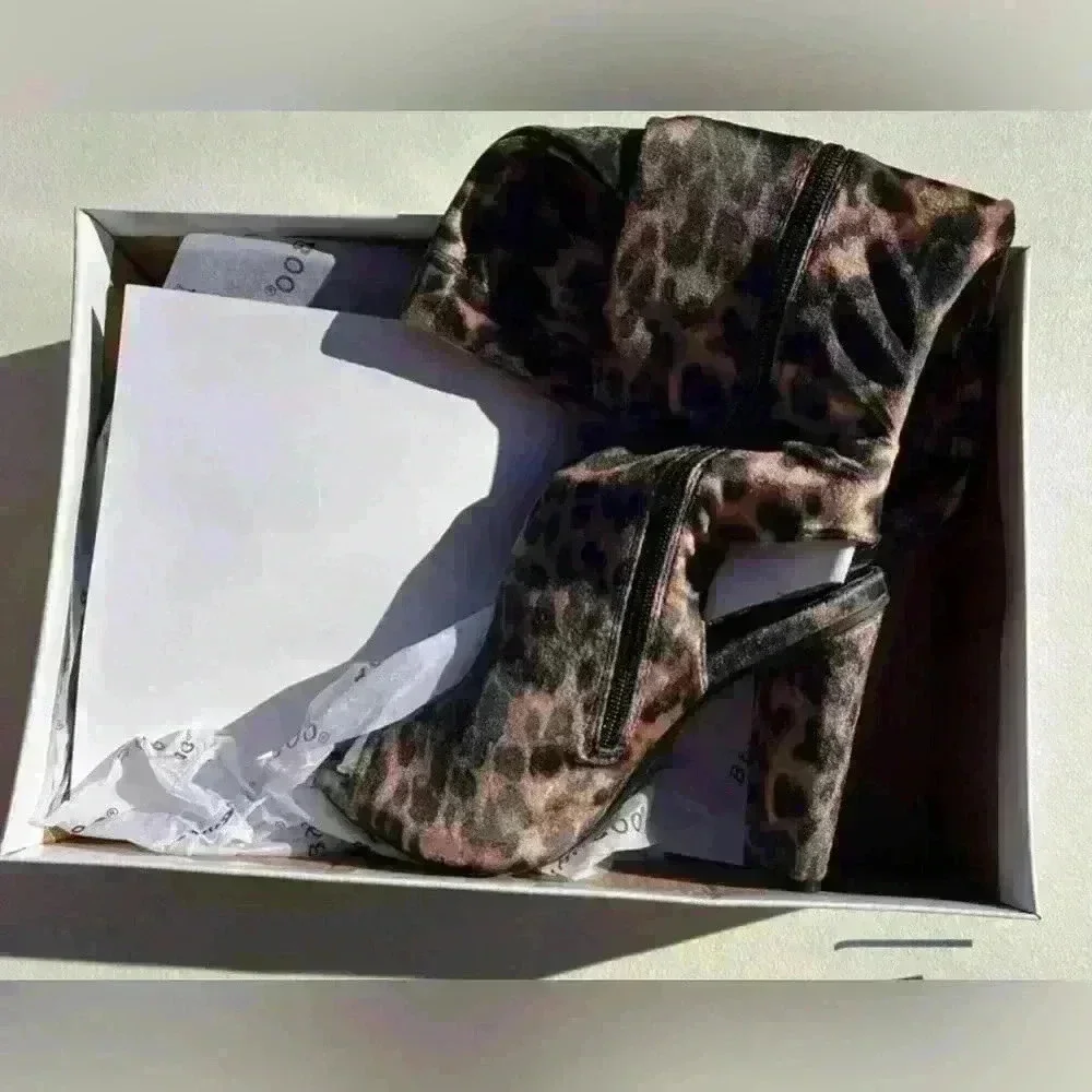 Size 6 NWT NIB Bamboo LEOPARD Print over the knee heel boot open toe